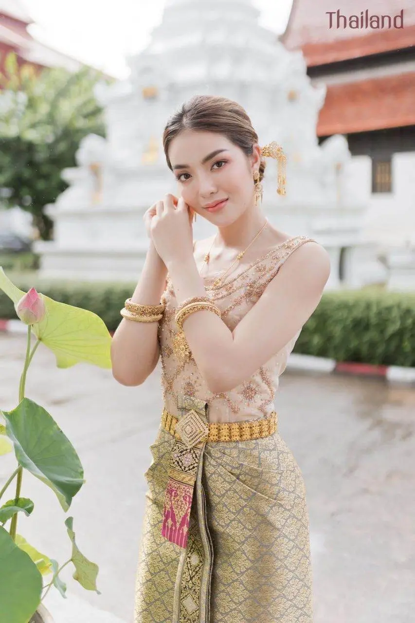 THAILAND 🇹🇭 | Thai Dusit Dress: Thai National Costume