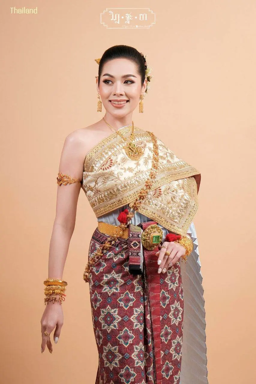 THAI TRADITIONAL DRESS: ชุดไทยโบราณผ้าลายอย่าง | THAILAND 🇹🇭