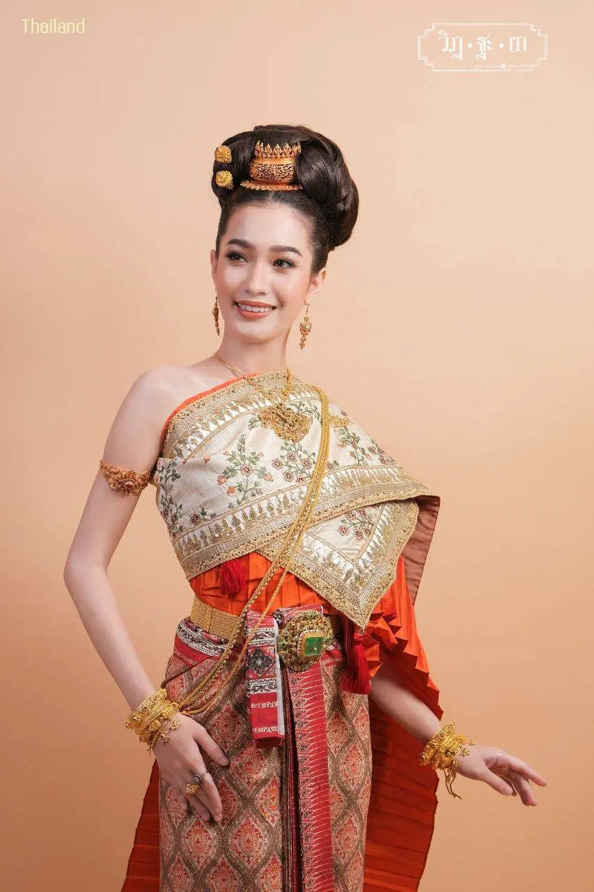 THAI TRADITIONAL DRESS: ชุดไทยโบราณผ้าลายอย่าง | THAILAND 🇹🇭