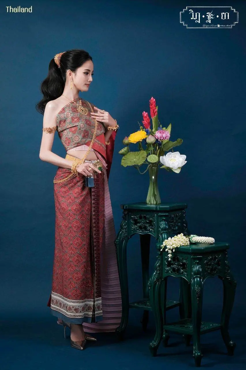 THAI TRADITIONAL DRESS: ชุดไทยโบราณผ้าลายอย่าง | THAILAND 🇹🇭