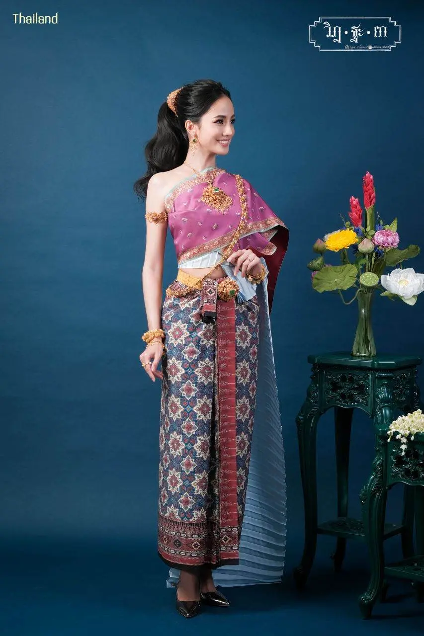 THAI TRADITIONAL DRESS: ชุดไทยโบราณผ้าลายอย่าง | THAILAND 🇹🇭