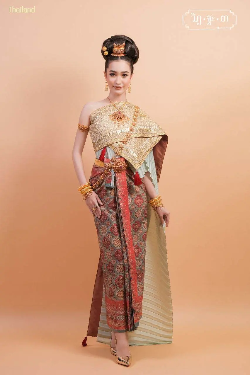 THAI TRADITIONAL DRESS: ชุดไทยโบราณผ้าลายอย่าง | THAILAND 🇹🇭