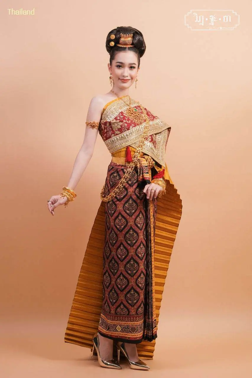 THAI TRADITIONAL DRESS: ชุดไทยโบราณผ้าลายอย่าง | THAILAND 🇹🇭