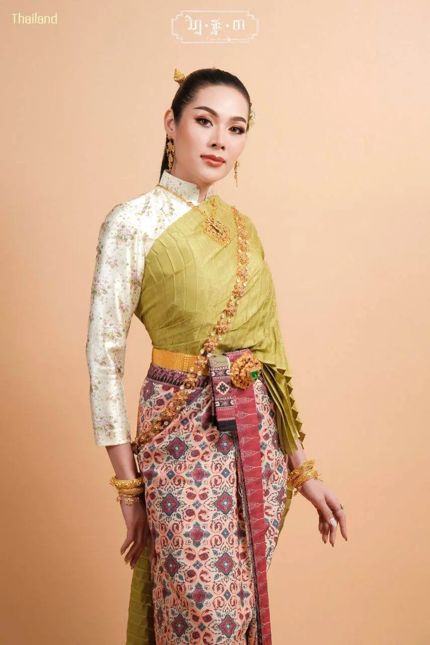 THAI TRADITIONAL DRESS: ชุดไทยโบราณผ้าลายอย่าง | THAILAND 🇹🇭