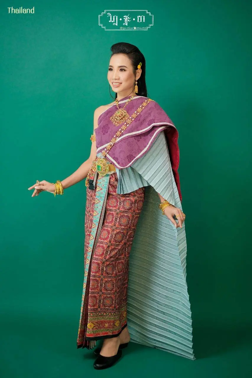 THAI TRADITIONAL DRESS: ชุดไทยโบราณ ผ้าลายอย่าง | THAILAND 🇹🇭