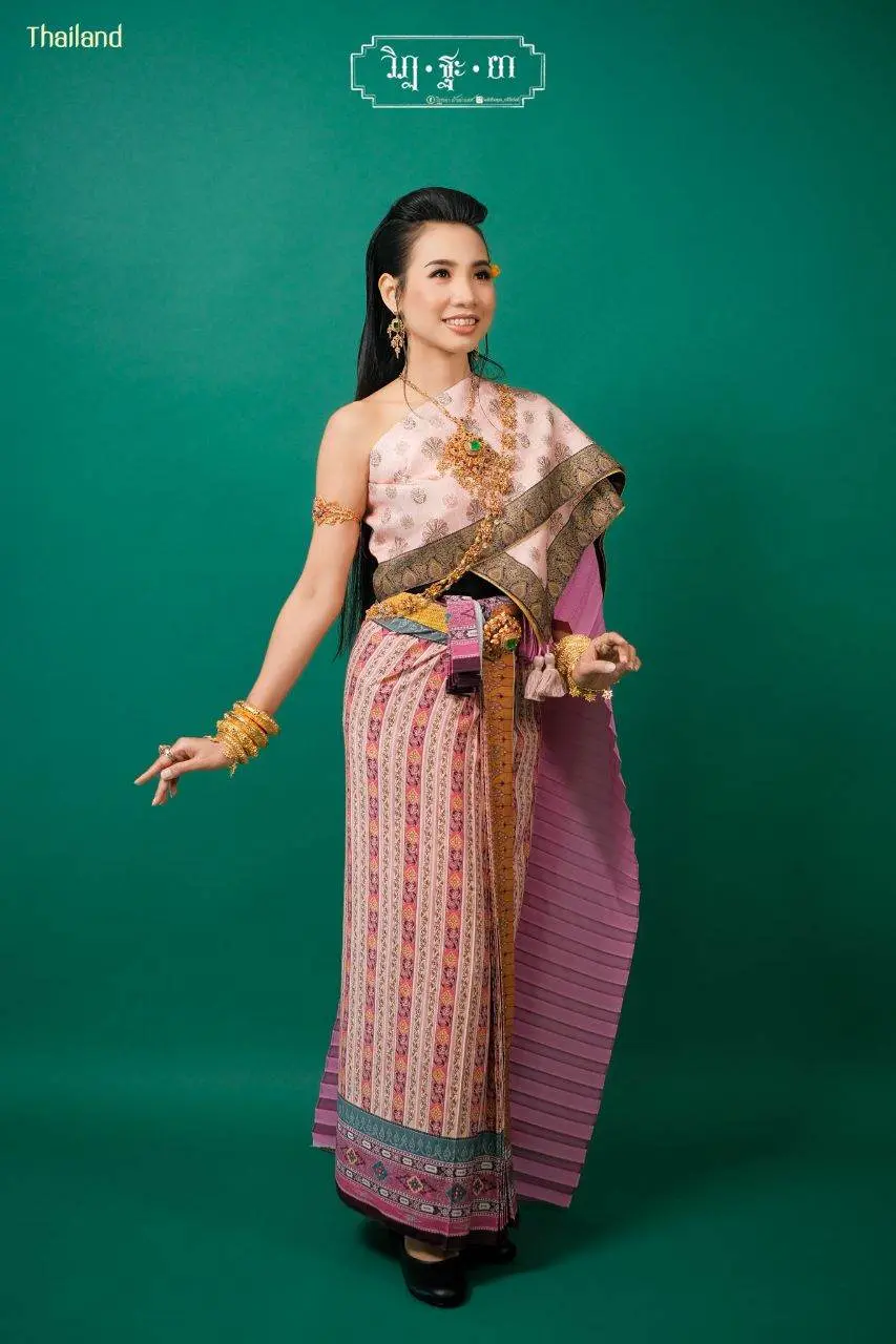 THAI TRADITIONAL DRESS: ชุดไทยโบราณ ผ้าลายอย่าง | THAILAND 🇹🇭