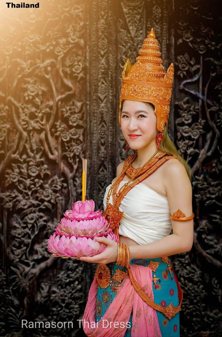 THAILAND 🇹🇭 | The History of Loy Krathong Festival!🧡