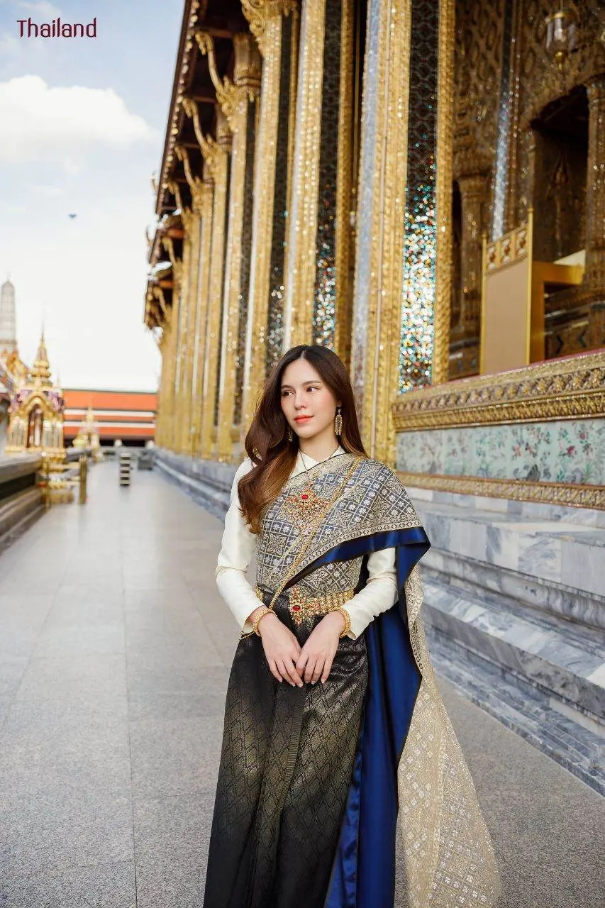 THAILAND 🇹🇭 | Beautiful Lady in Thai Traditional Dress