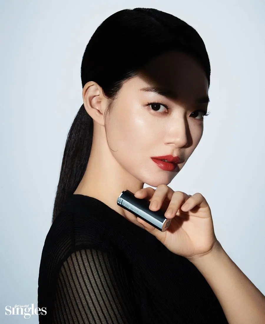 Shin Min Ah @ Singles Korea October 2022