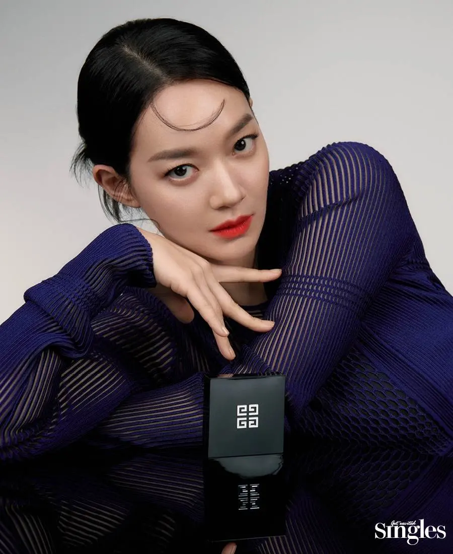 Shin Min Ah @ Singles Korea October 2022