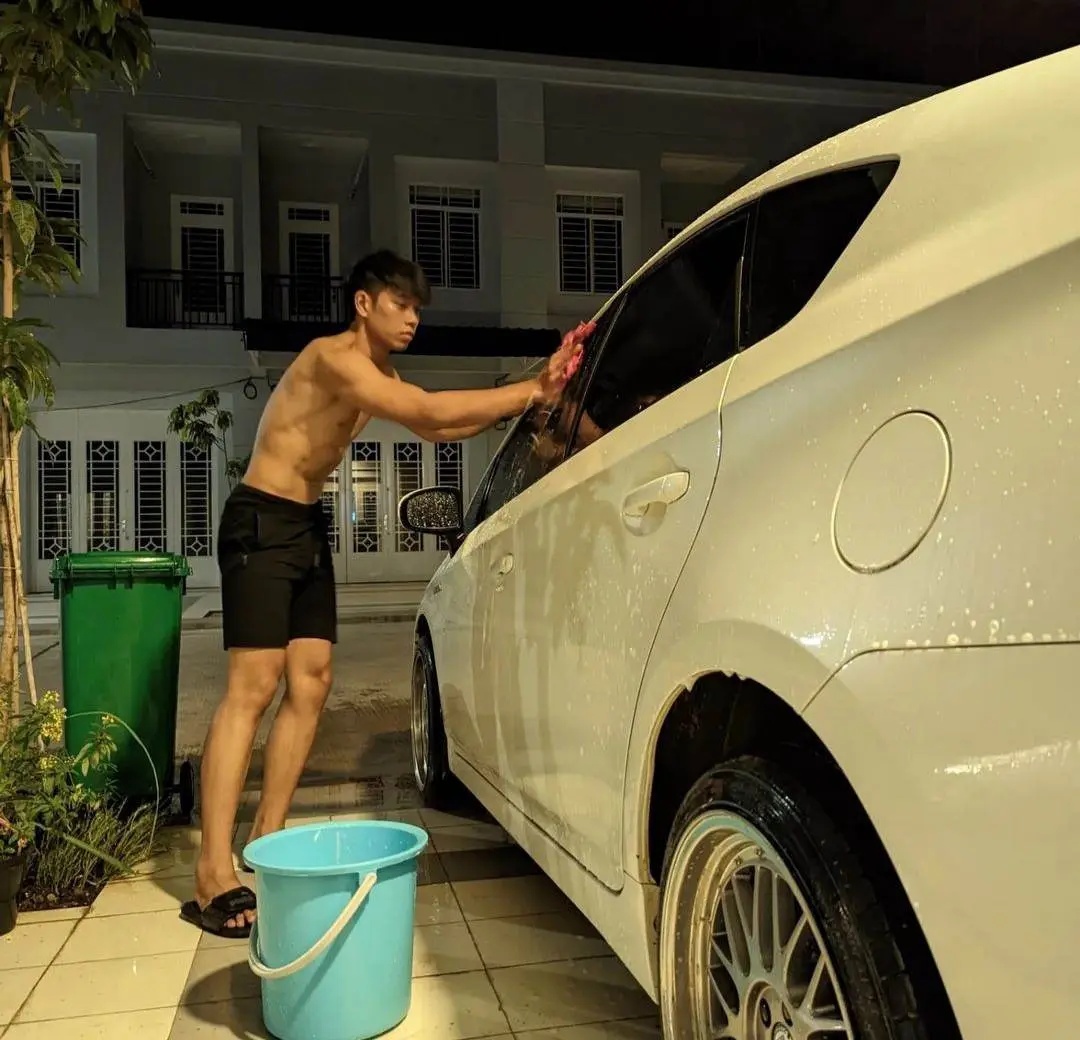 หนุ่มล้างรถ