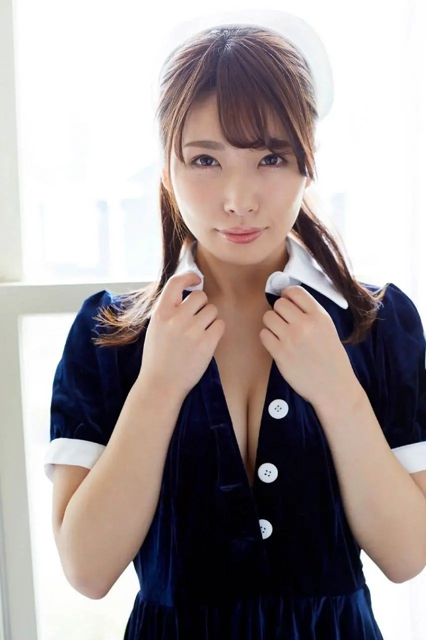 Kaede Kamioka (Pounding chest of love) Photobook