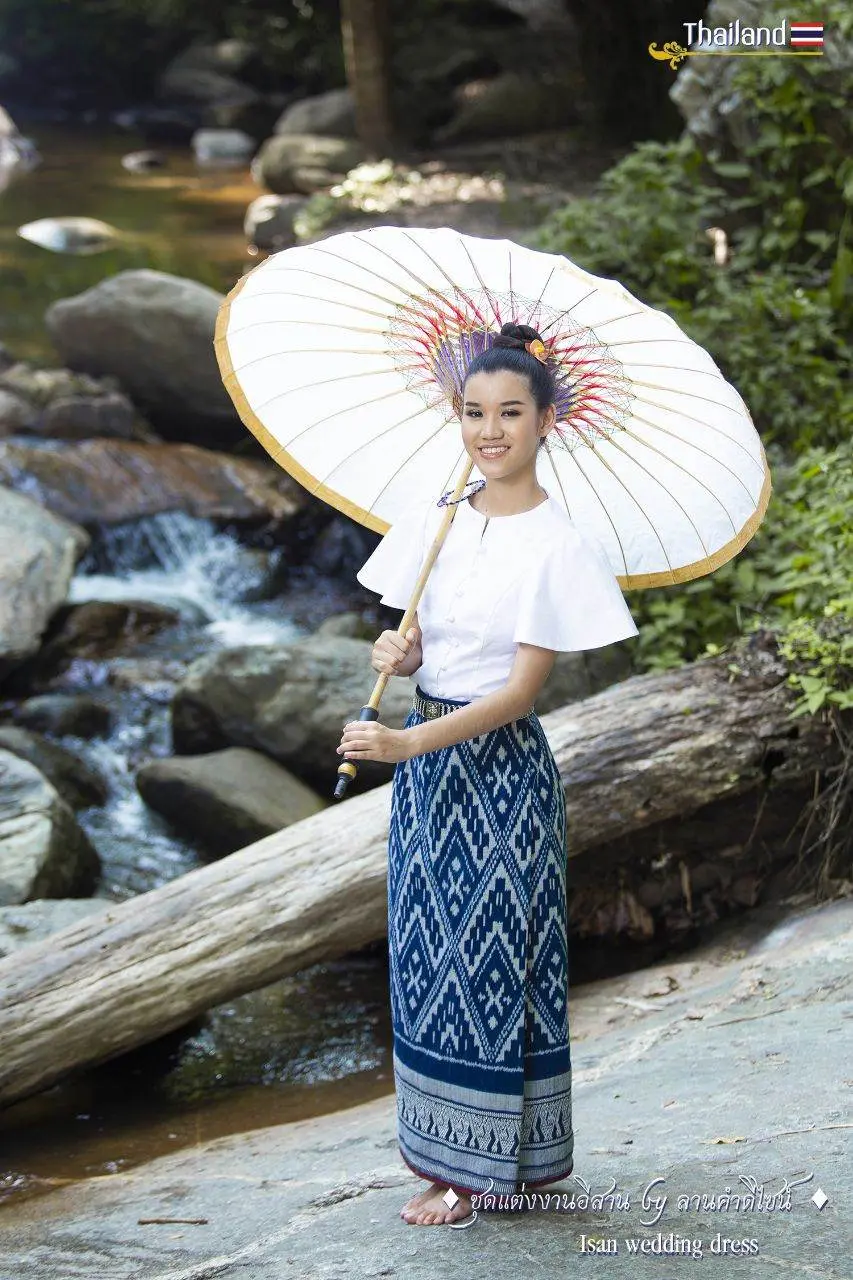 🇹🇭 THAILAND | Isan Traditional Dress "ชุดอีสาน ผ้าฝ้ายคราม"