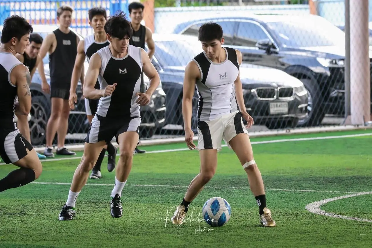 เตะบอลหล่อๆสไตล์หนุ่มๆ Mister International Thailand 2023