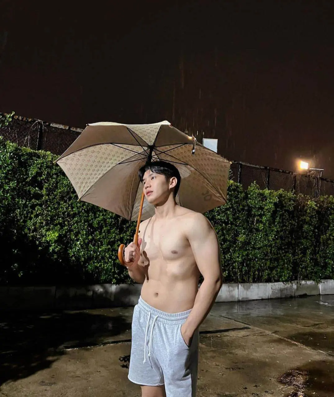 ผู้ชายในสายฝน