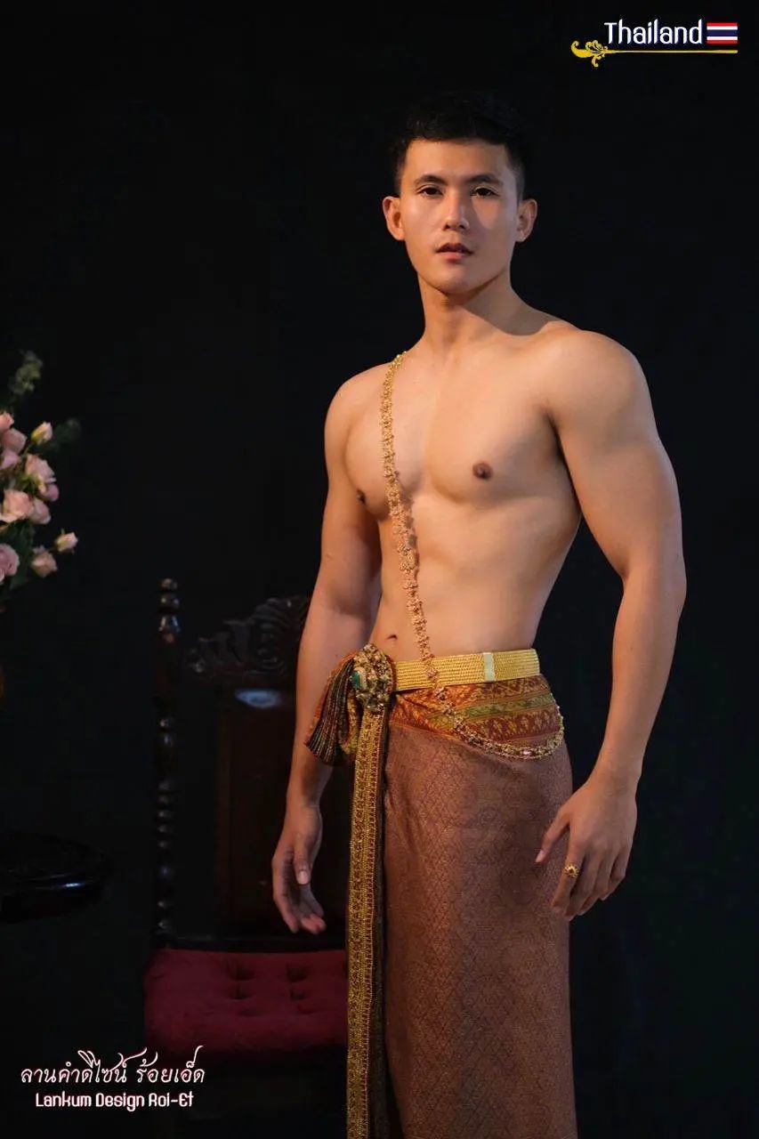 🇹🇭 THAILAND | Thai guy in the traditional costume