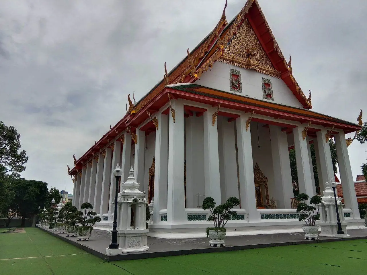 พระพุทธรูปทองคำ วัดหงส์วัดหงส์รัตนาราม.