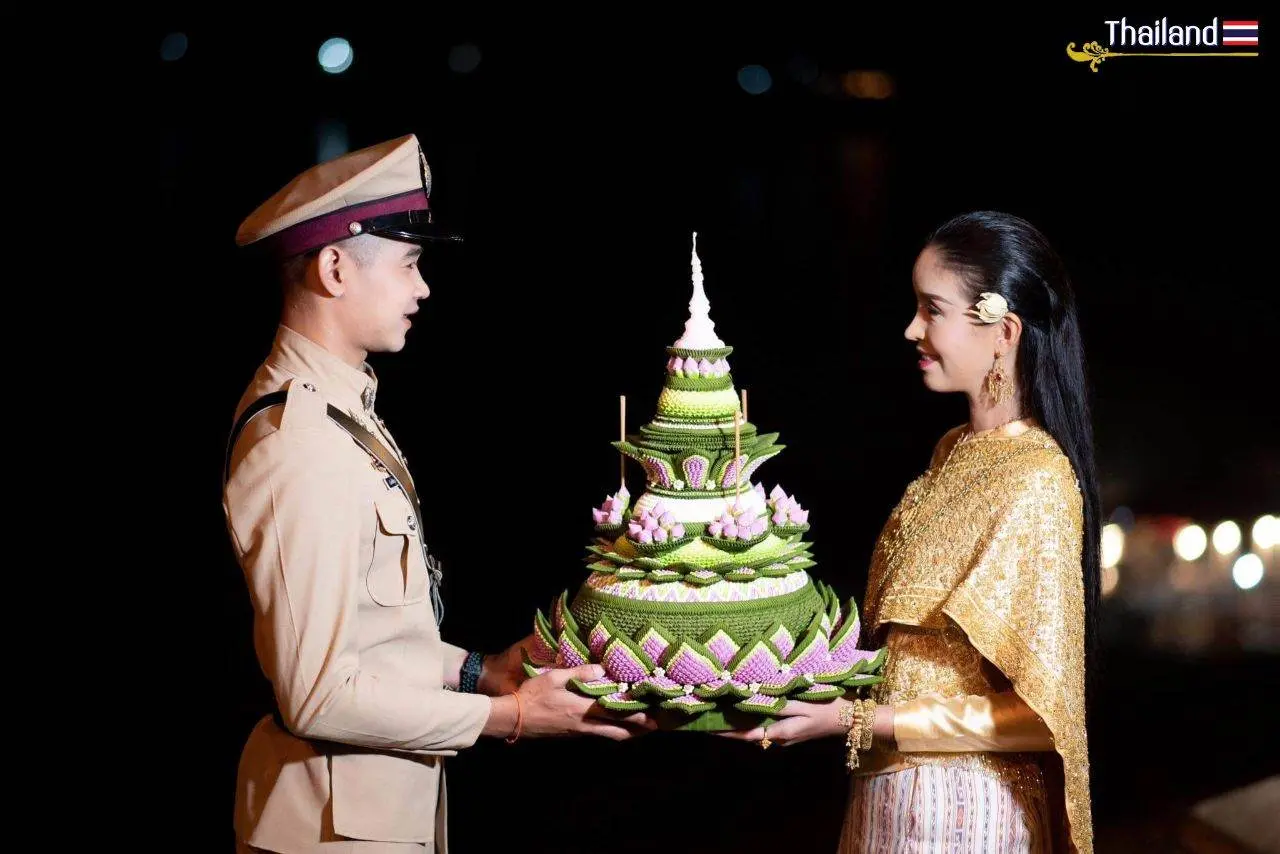 THAILAND 🇹🇭 | KRATHONG in LOY KRATHONG FESTIVAL