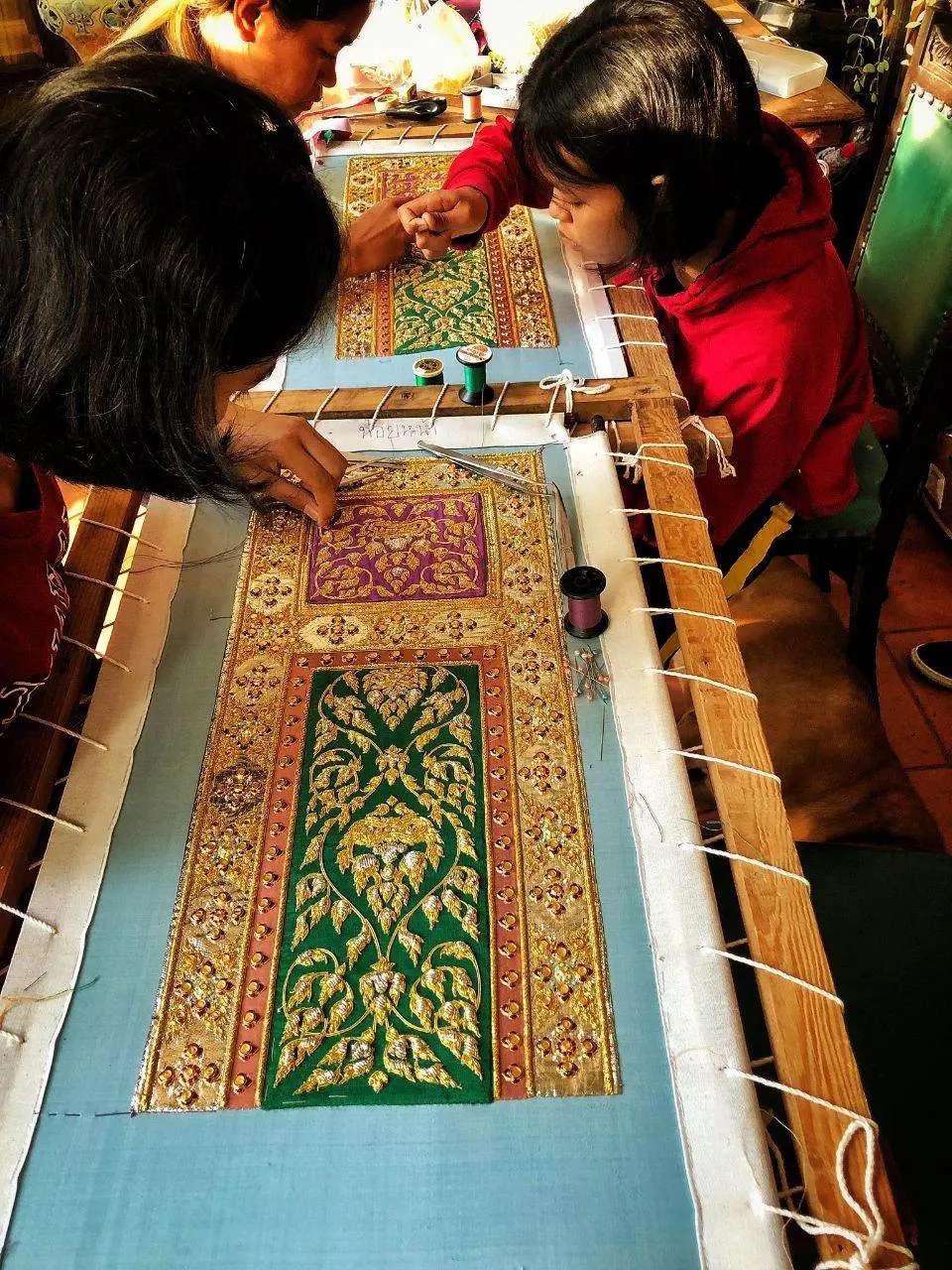 🇹🇭 THAILAND | "Chan Soma Thai Silk" at Ban Tha Sawang Silk Weaving Village.