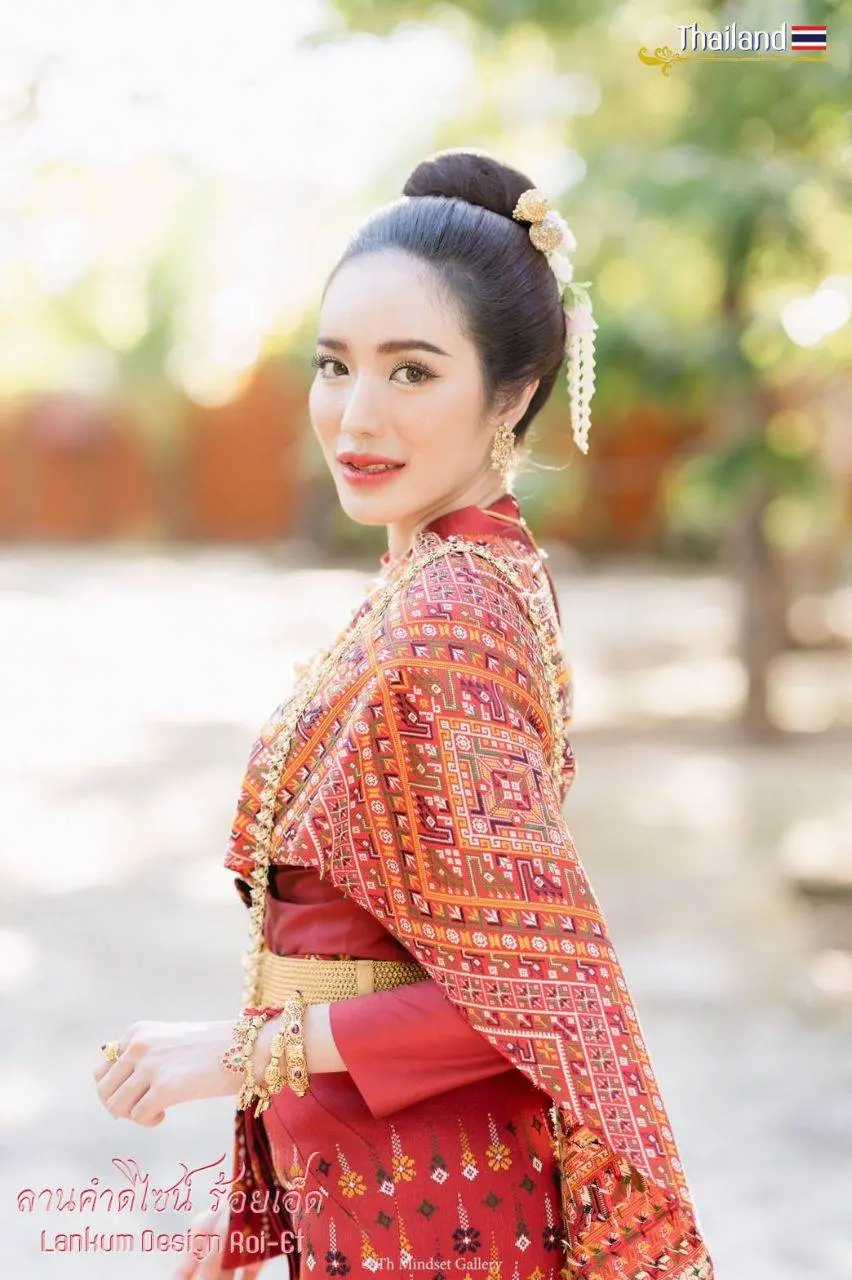 🇹🇭 THAILAND | ผ้าไหมแพรวา "Praewa The Queen of Thai Silks"