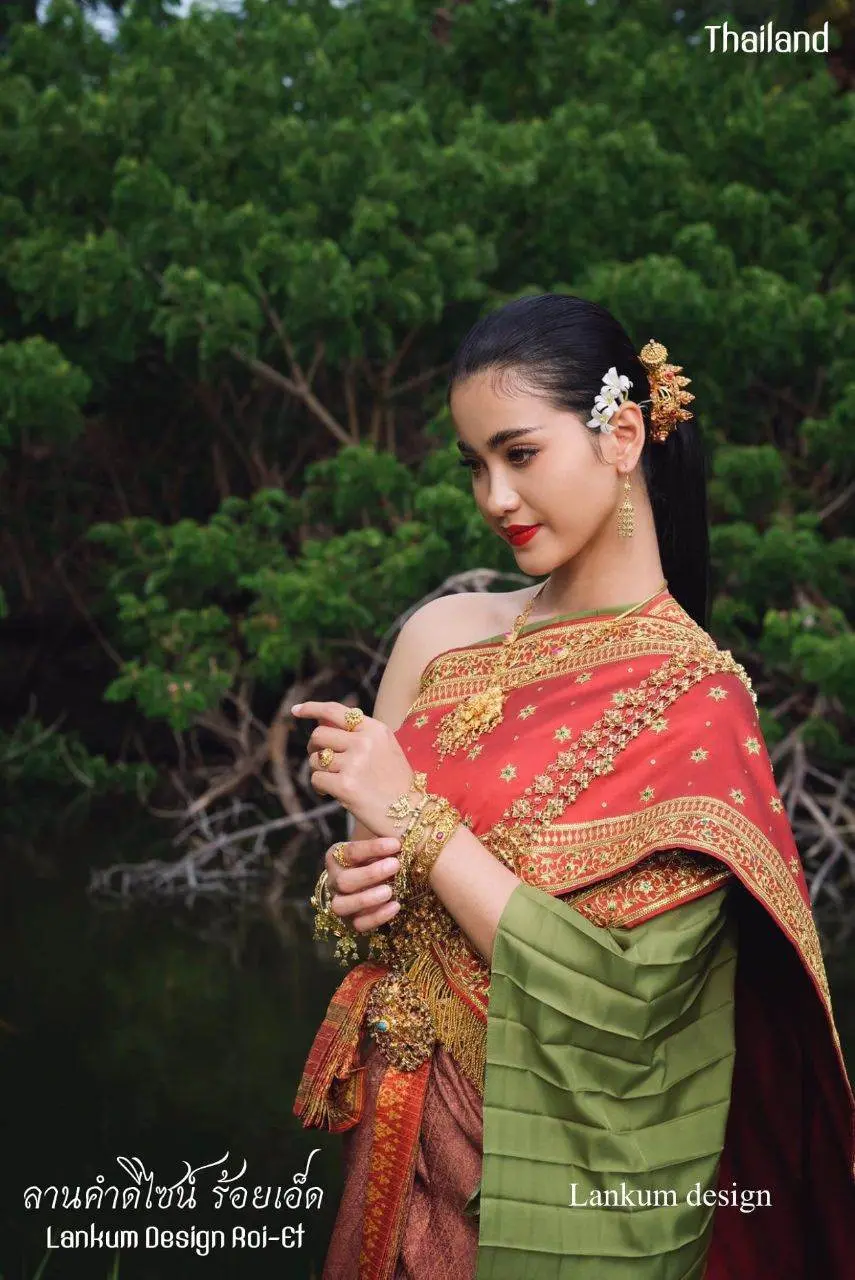 THAILAND 🇹🇭 | Pha Saphak: Ancient Shawl for Thai Wedding Dress