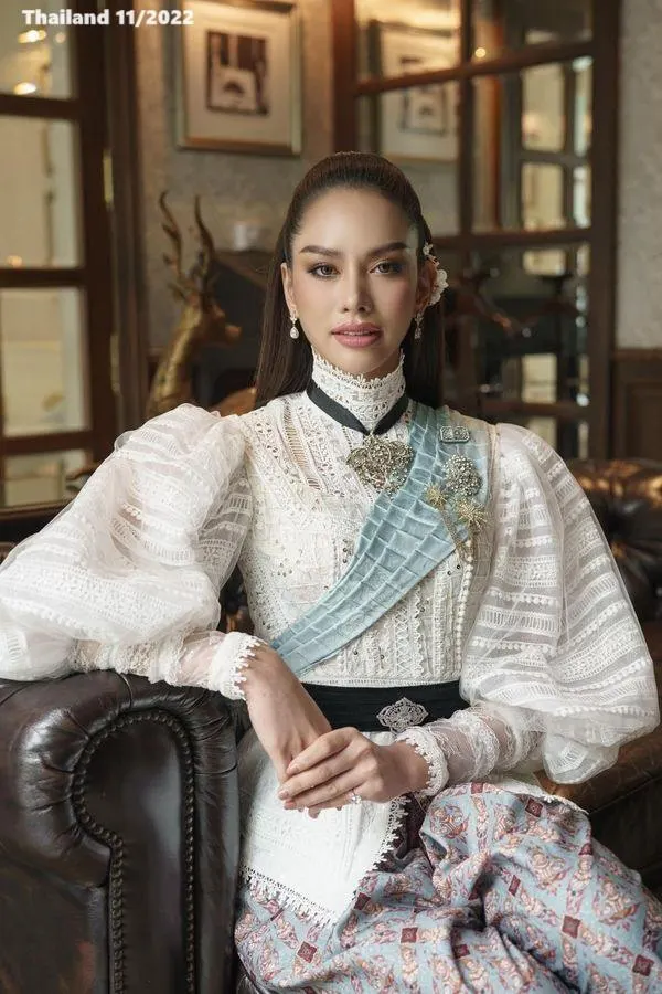 Anna Sueangam-iam in Thai Traditional Costume 🇹🇭