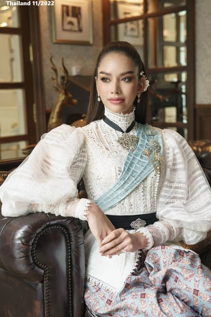 Anna Sueangam-iam in Thai Traditional Costume 🇹🇭