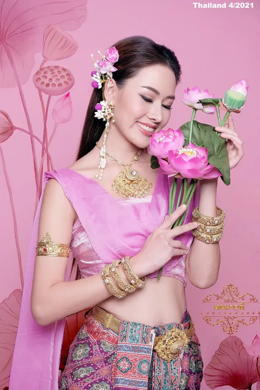 Rak Sod Devi Thai Songkran Lady 🇹🇭
