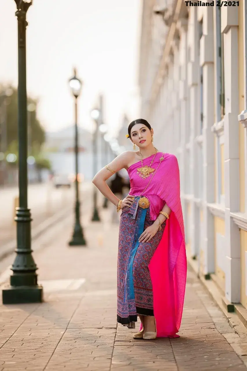 Thai Lady in Traditional Costume 🇹🇭