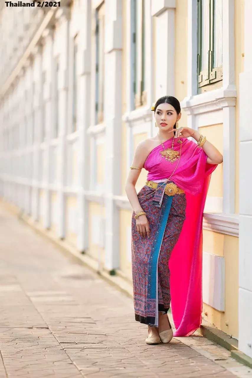 Thai Lady in Traditional Costume 🇹🇭