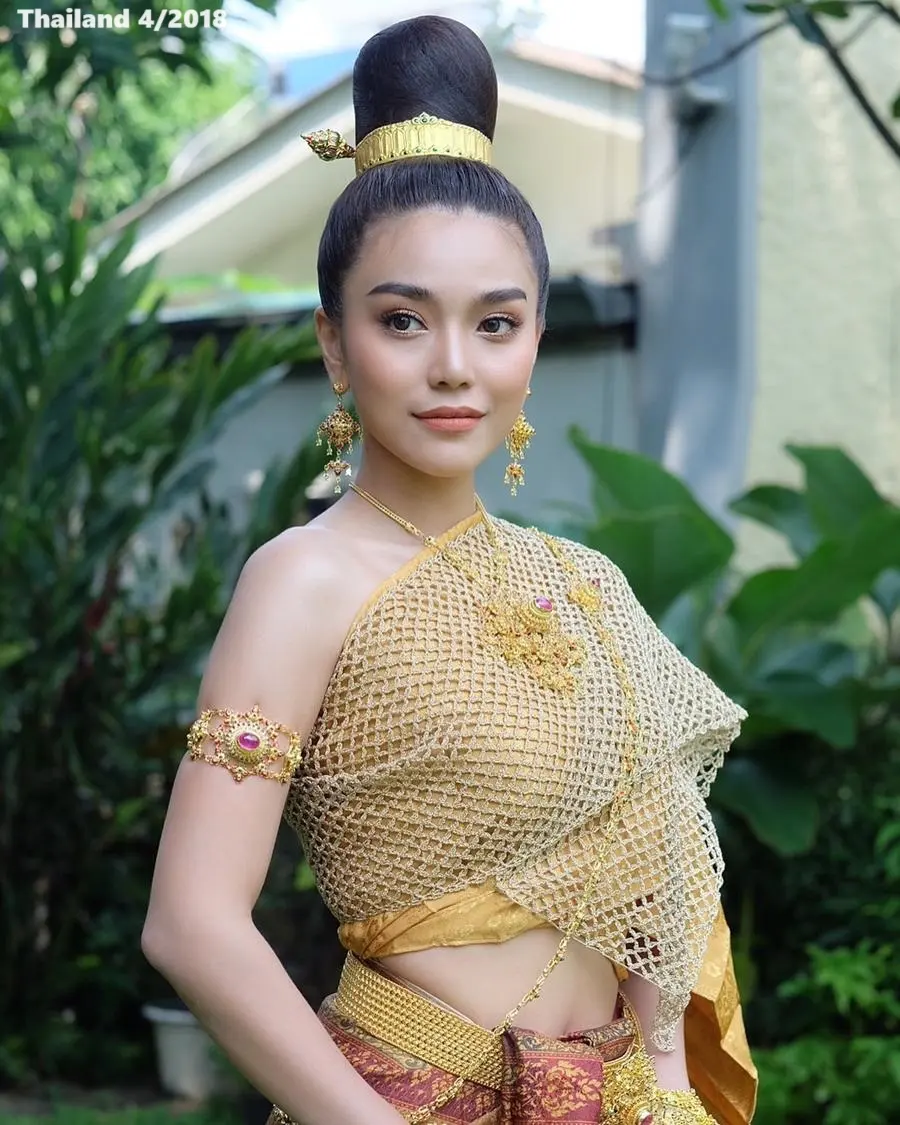 Prang Kannarun in Thai Costume 🇹🇭