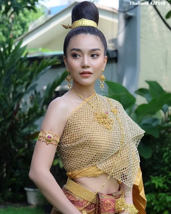 Prang Kannarun in Thai Costume 🇹🇭