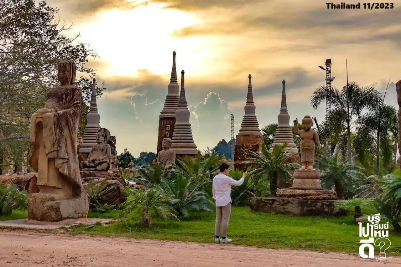 Siha Nakhon at Wat Phu Man Fah 🇹🇭