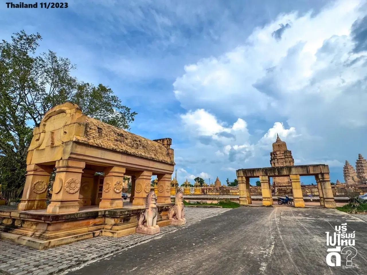 Siha Nakhon at Wat Phu Man Fah 🇹🇭