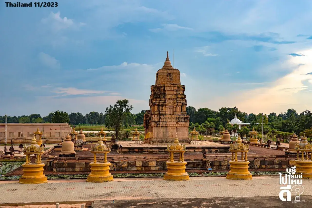 Siha Nakhon at Wat Phu Man Fah 🇹🇭