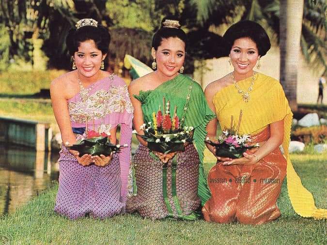 Loi Krathong tradition in Thailand 90s.Thailand national costume.Sabia Thai dress❤️🇹🇭