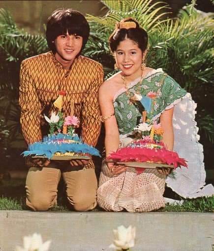 Loi Krathong tradition in Thailand 90s.Thailand national costume.Sabia Thai dress❤️🇹🇭