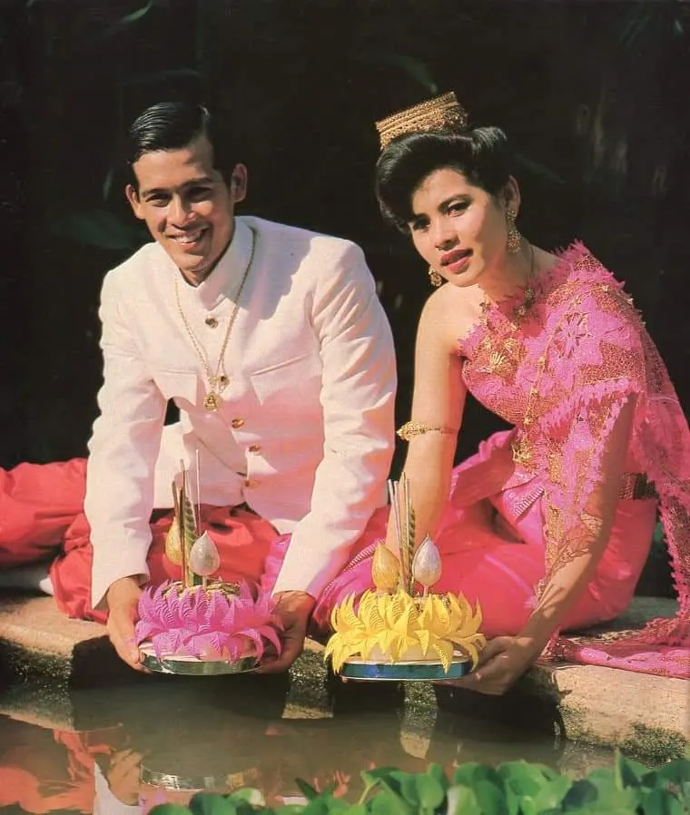 Loi Krathong tradition in Thailand 90s.Thailand national costume.Sabia Thai dress❤️🇹🇭