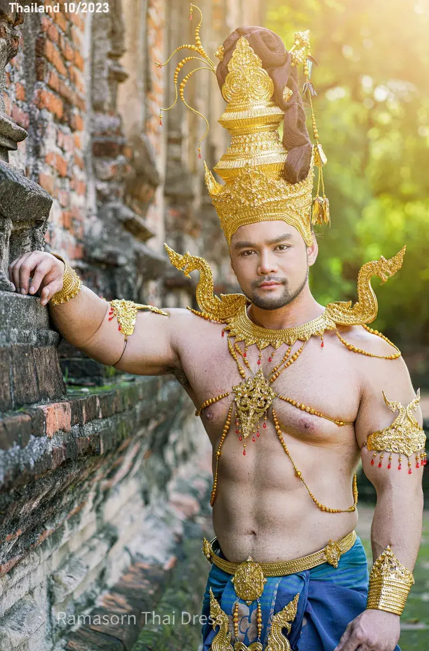 Guy in the Thai Fantasy Costume 🇹🇭