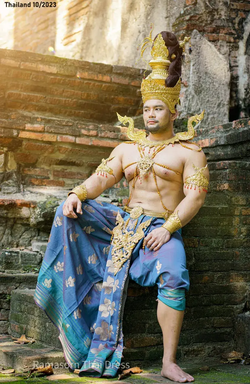 Guy in the Thai Fantasy Costume 🇹🇭