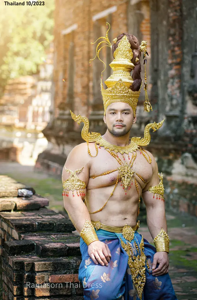 Guy in the Thai Fantasy Costume 🇹🇭