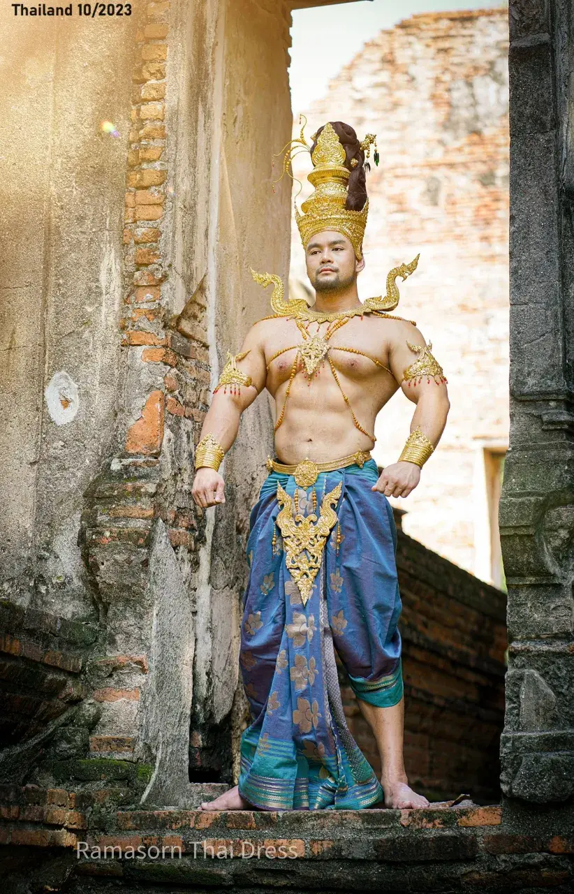 Guy in the Thai Fantasy Costume 🇹🇭