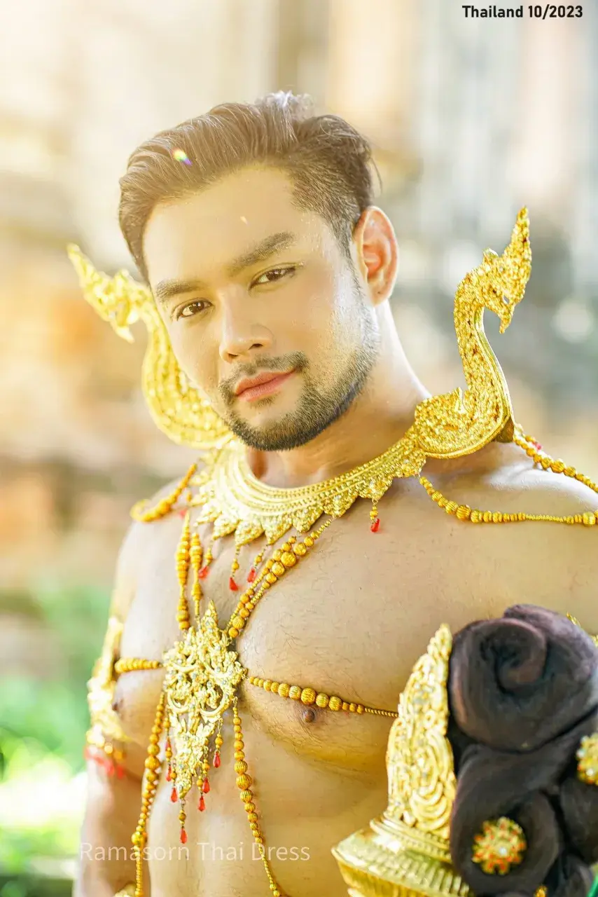 Guy in the Thai Fantasy Costume 🇹🇭