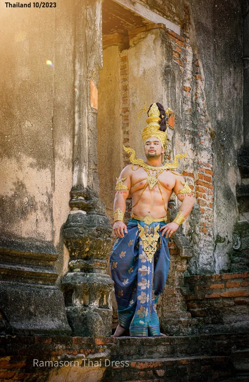 Guy in the Thai Fantasy Costume 🇹🇭