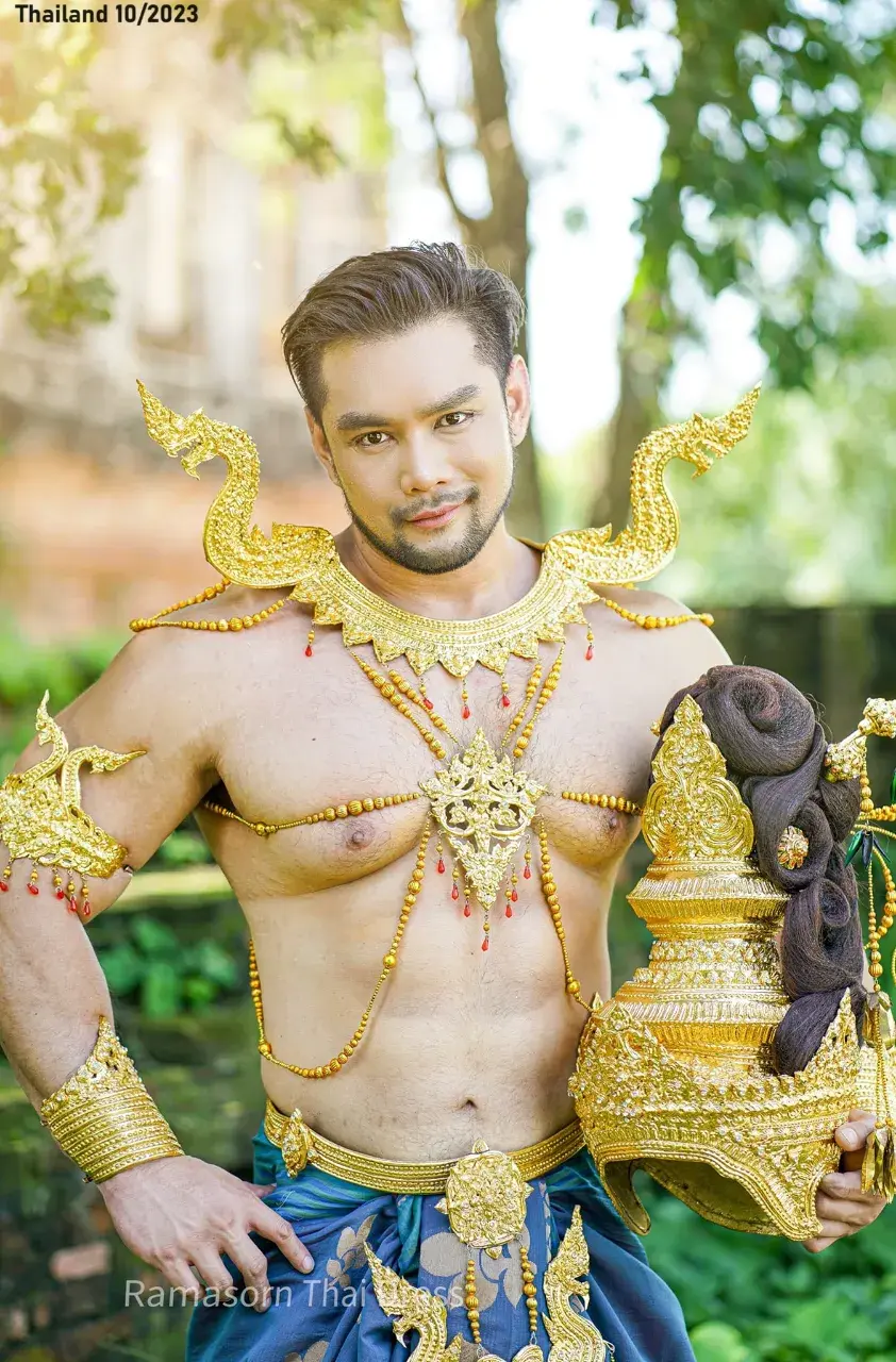 Guy in the Thai Fantasy Costume 🇹🇭