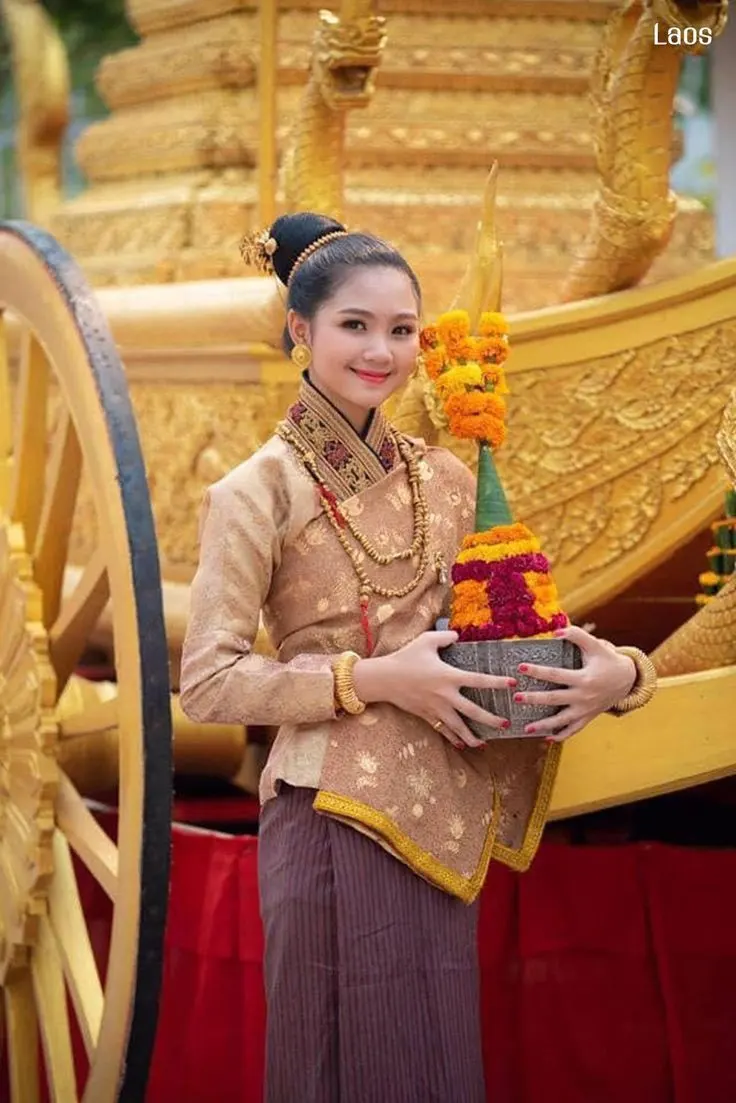 งามตระการชุดประจำชาติลาว สปป.ลาว