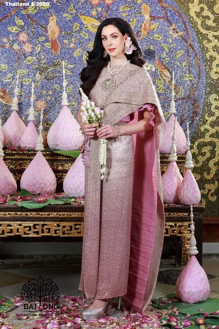 Natalie Glebova in Thai Chakraphat National Costume 🇹🇭