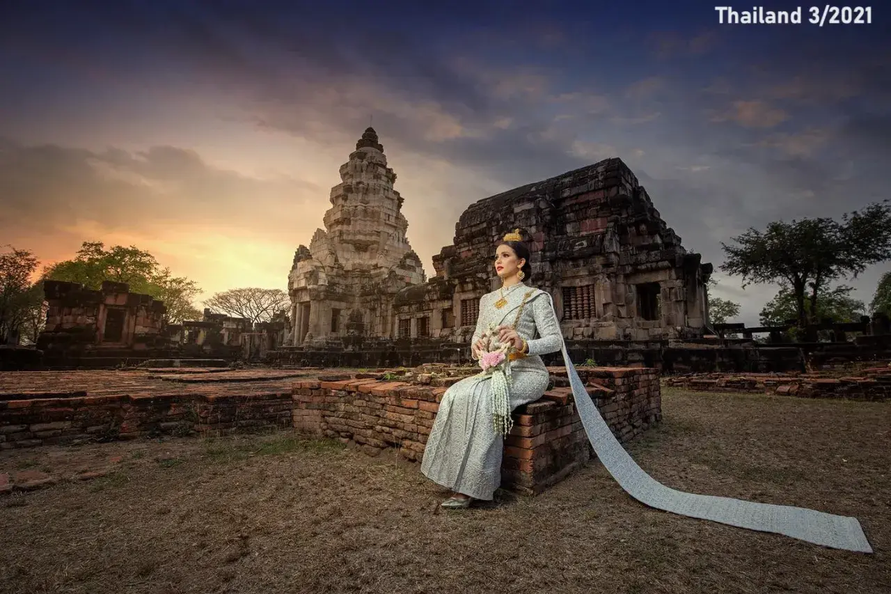 Lady in the Thai Siwalai National Costume 🇹🇭