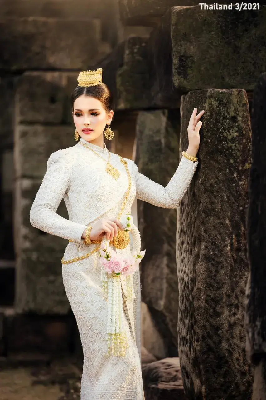 Lady in the Thai Siwalai National Costume 🇹🇭