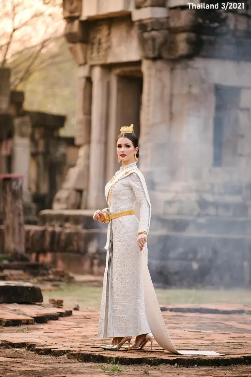 Lady in the Thai Siwalai National Costume 🇹🇭